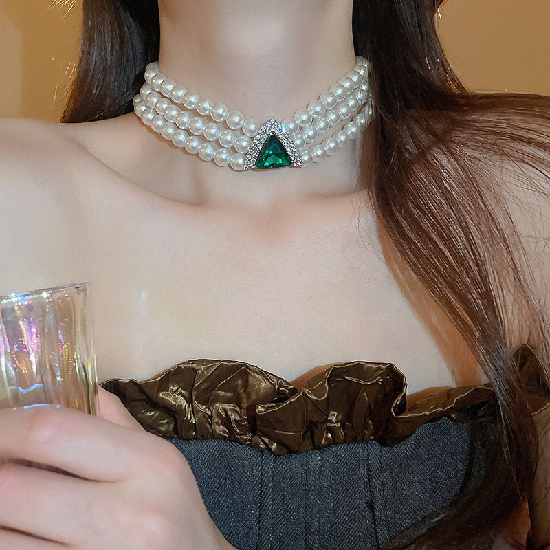 Super stunning pearl and emerald choker