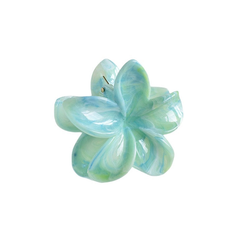 Popular internet celebrity style vacation floral hair clip.